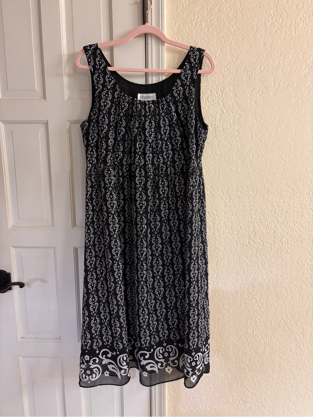 Sleeveless Summer Black and White Dress 16